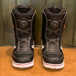 Men’s Vans Snowboard Boots Size 9.5